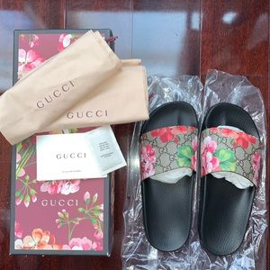 Gucci GG blooms supreme floral slide sandal.